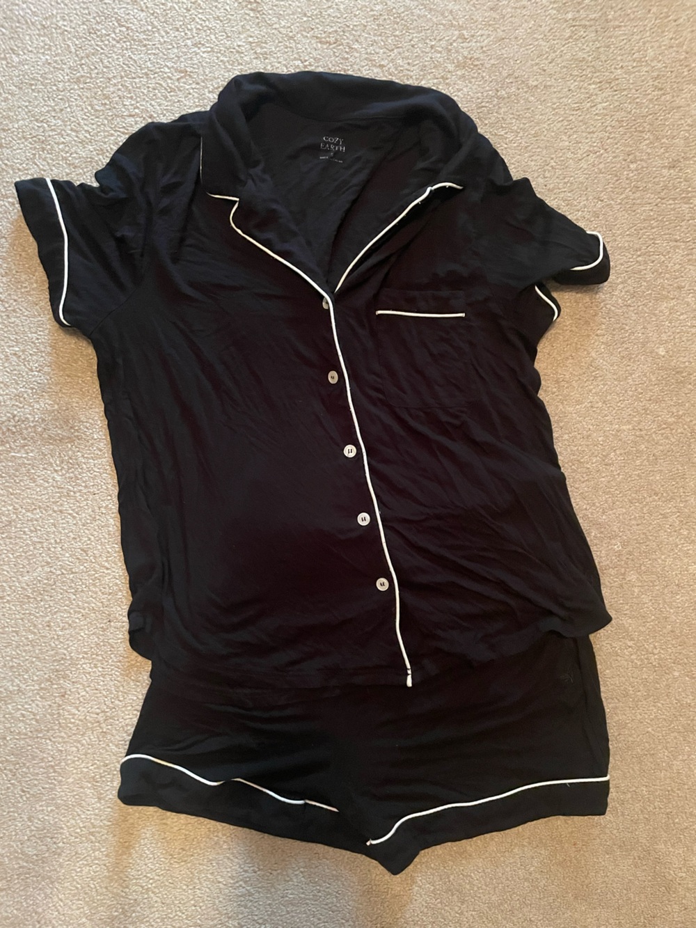 Cozy Earth size S Short Sleeve Black Pajama Set with White Piping
